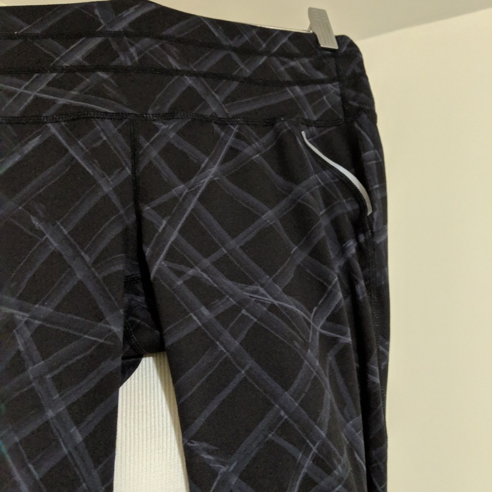 Athleta Black Patterned Chatarunga Capris Crops - image 3